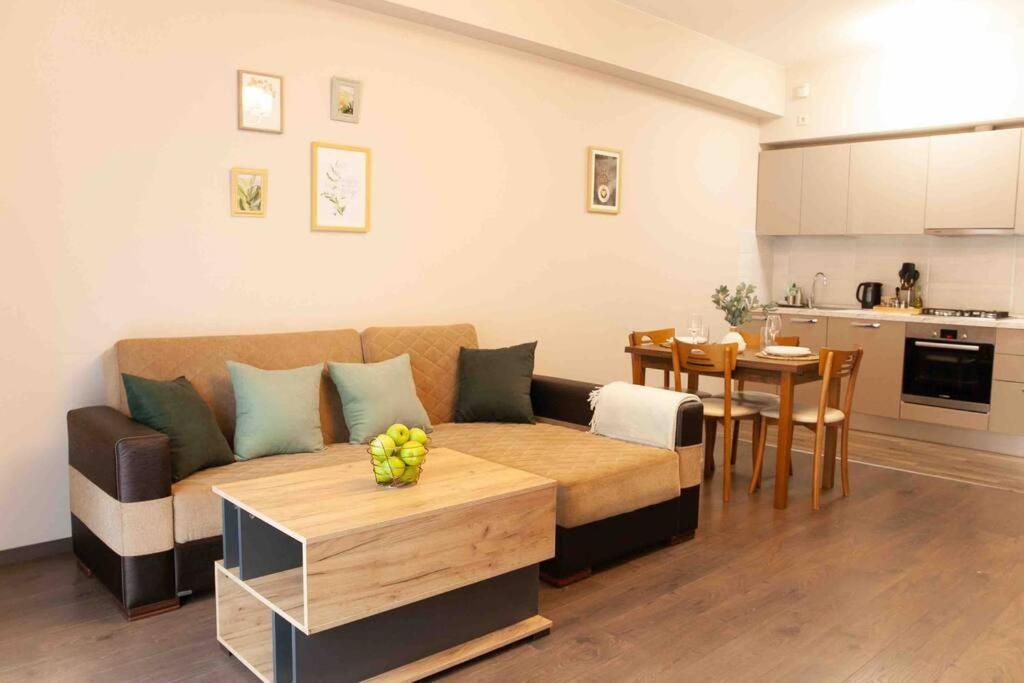 Gg Home - Cozy 1 Bedroom Apartment On Kazbegi Avenue 15 Tbilisi ภายนอก รูปภาพ