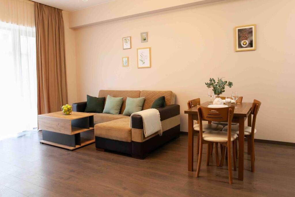 Gg Home - Cozy 1 Bedroom Apartment On Kazbegi Avenue 15 Tbilisi ภายนอก รูปภาพ