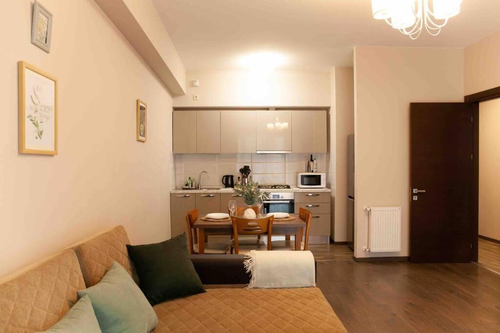 Gg Home - Cozy 1 Bedroom Apartment On Kazbegi Avenue 15 Tbilisi ภายนอก รูปภาพ